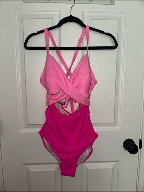 EOMENIE Women’s Pink Two-Tone Twist Front One-Piece Swimsuit NWT